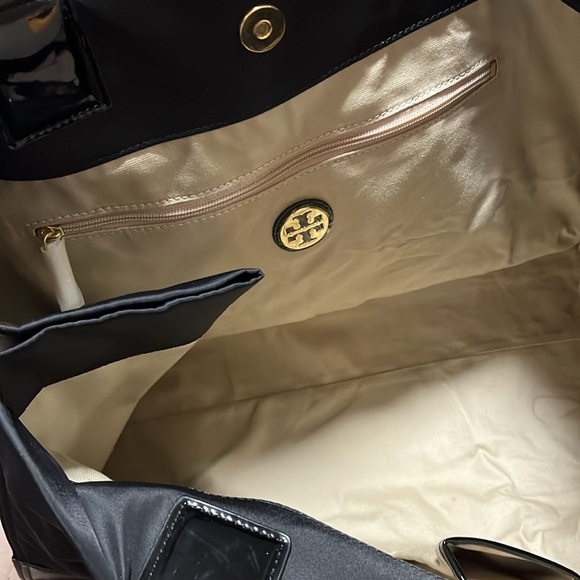 Tory Burch Ella nylon tote bag - Picture 13 of 17